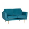 tapicerowana sofa z drewnianymi nóżkami