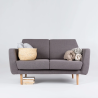 ciemnoszara sofa do salonu z drewnianymi nóżkami