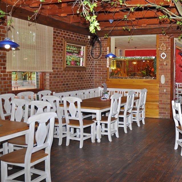 komplet-stolow-i-krzesel-do-restauracji