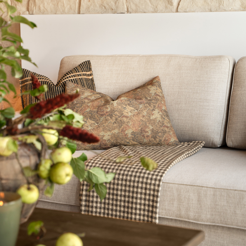 miekka-sofa-z-poduchami