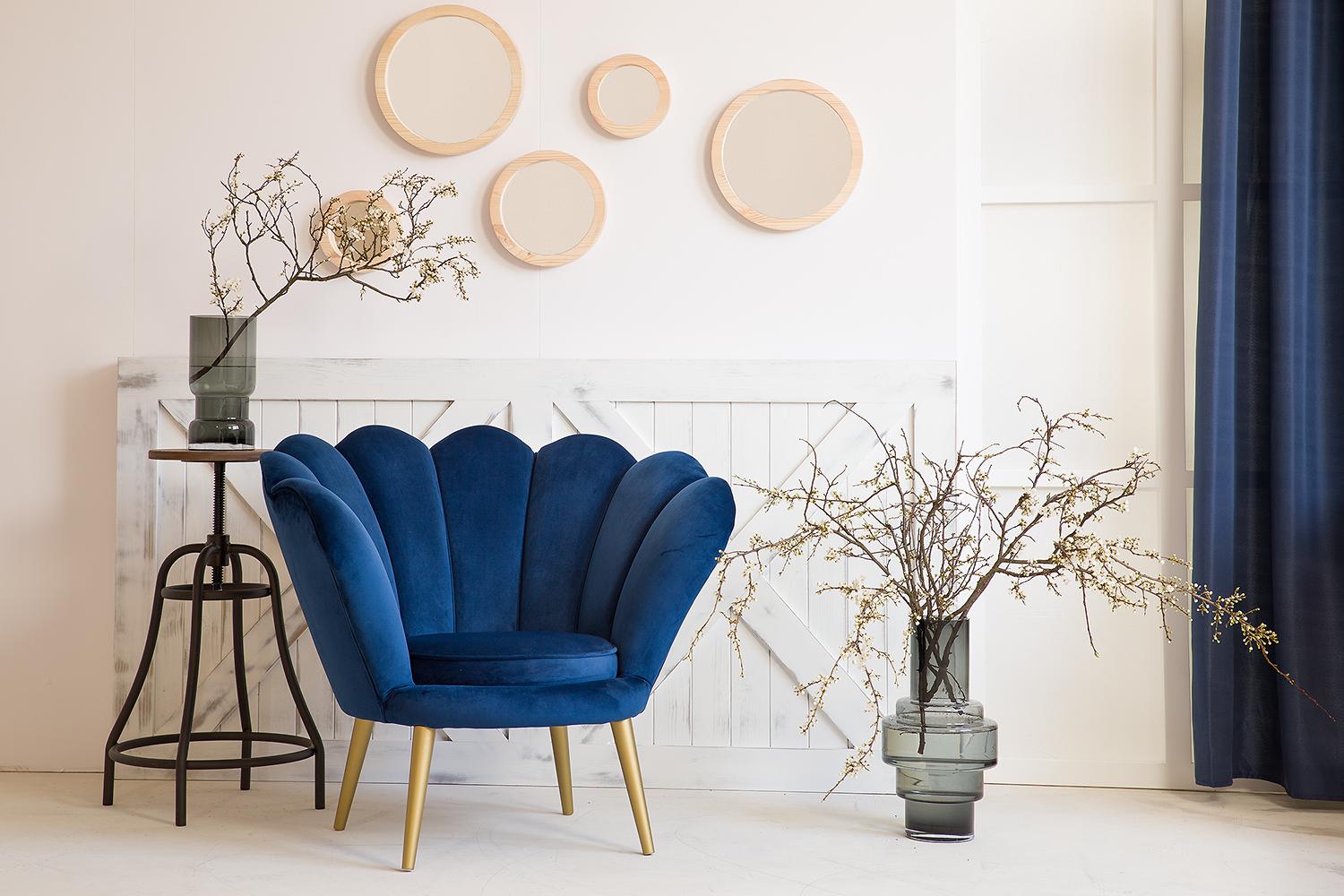 Aranżacja wnętrza z Classic Blue - kolorem roku 2020 wg Pantone