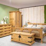 drewniane meble sypialniane w stylu retro