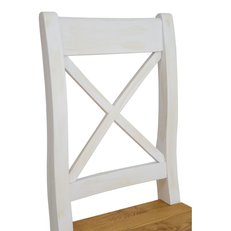 krzesło białe z krzyżykiem do jadalni