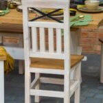 krzesło z drewna sosnowego