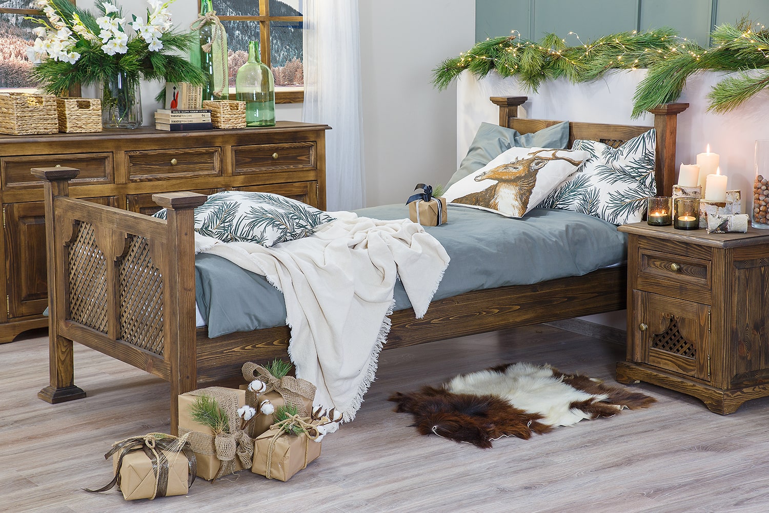 łóżko drewniane sosnowe z ażurem