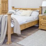 drewniane łóżko w stylu boho